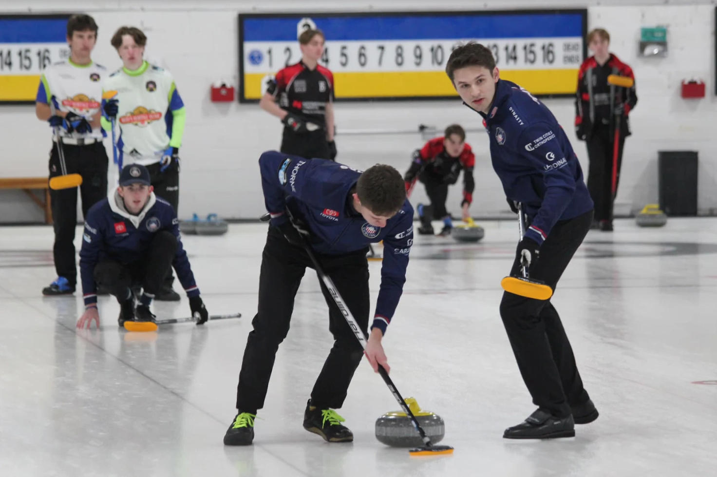 dundas-valley-curling-people